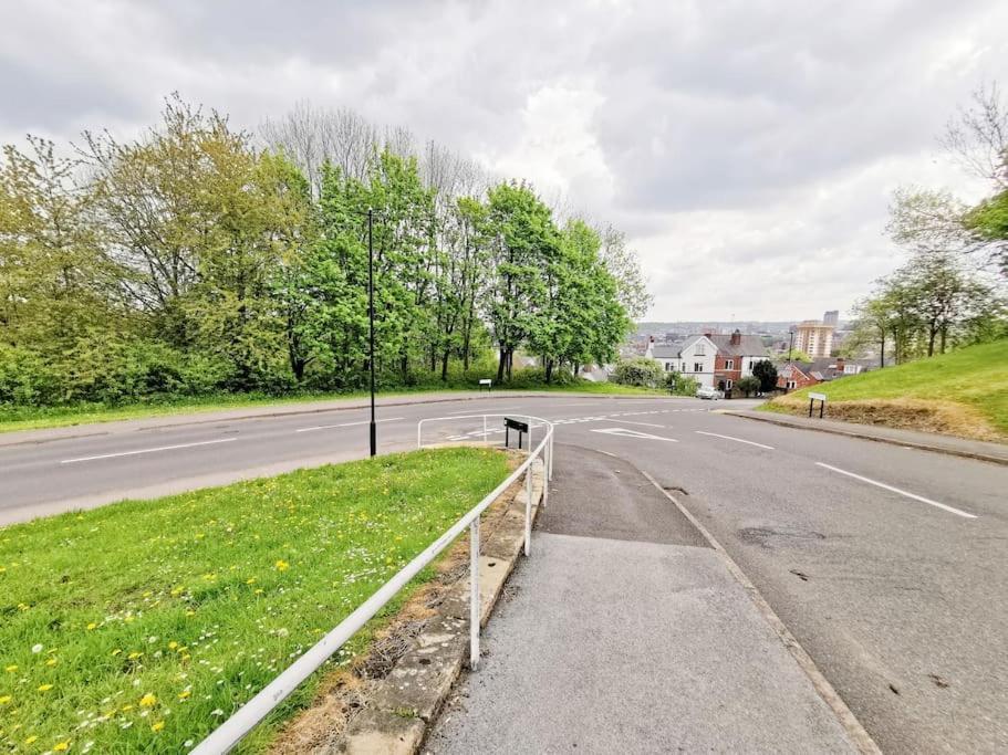Fivehill Sheffield-en-suite-parking-long Sheffield