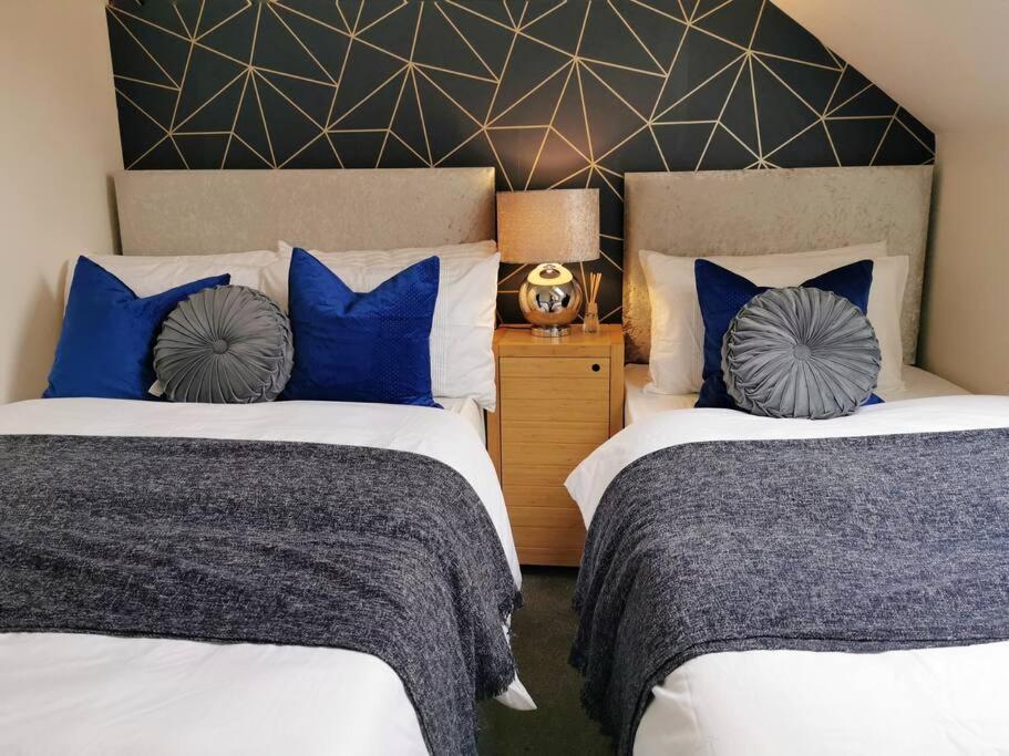 Fivehill Sheffield-en-suite-parking-long Apartment