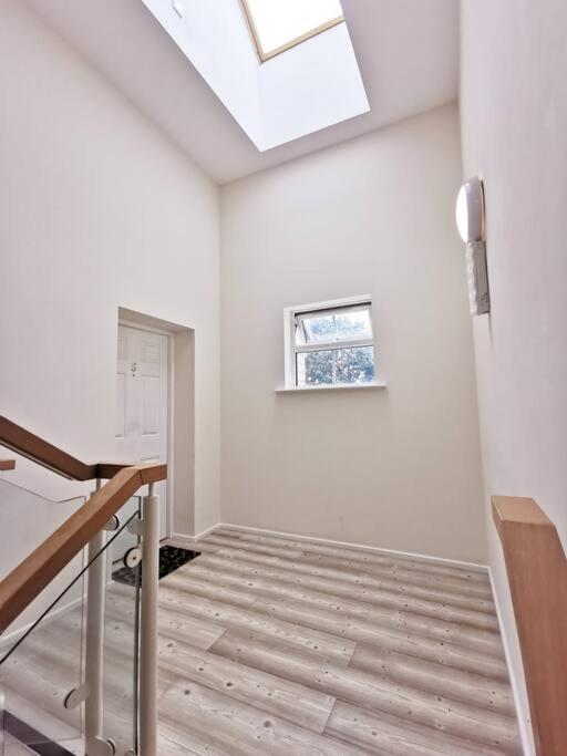 Fivehill Sheffield-en-suite-parking-long Apartment *