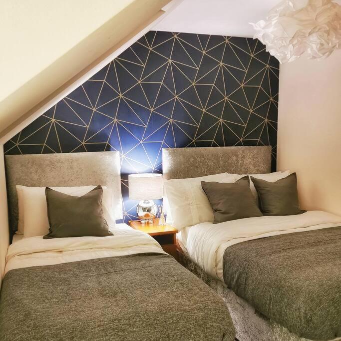 Fivehill Sheffield-en-suite-parking-long Sheffield