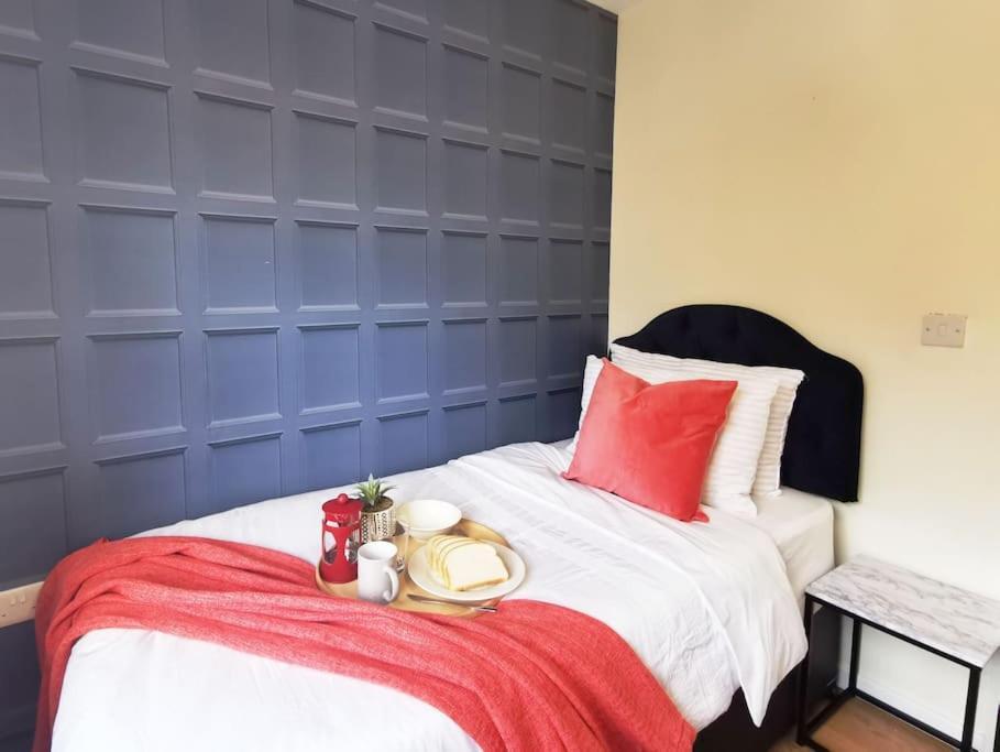 Fivehill Sheffield-en-suite-parking-long *