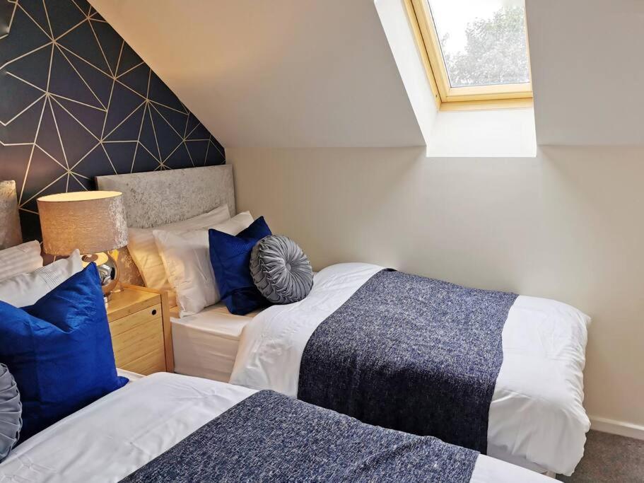 Fivehill Sheffield-en-suite-parking-long * Sheffield