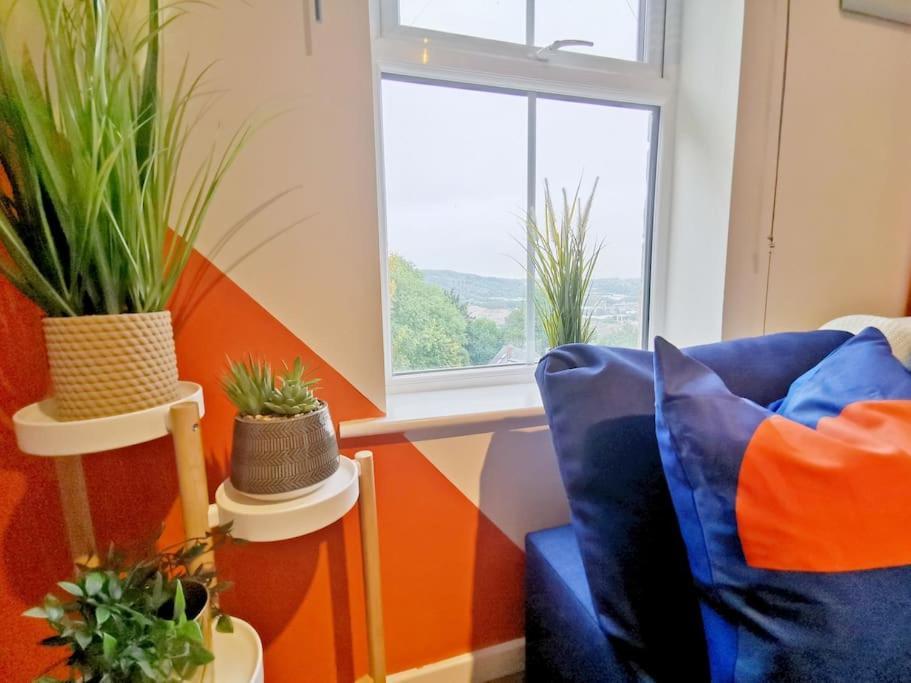 Fivehill Sheffield-en-suite-parking-long * Sheffield
