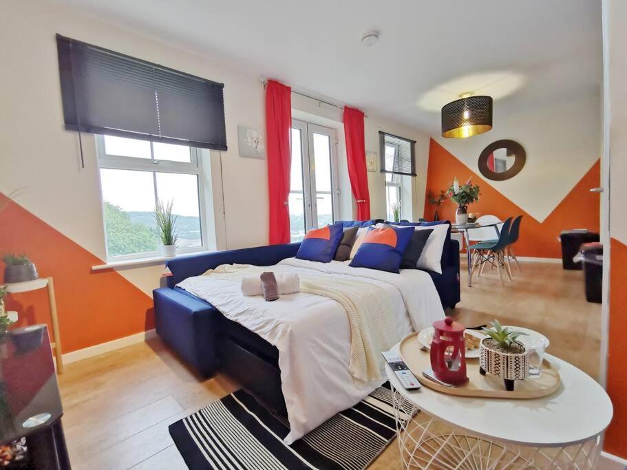 Fivehill Sheffield-en-suite-parking-long Apartment *